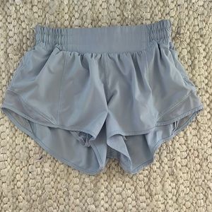 NWOT Lululemon Hotty Hot Shorts 2.5” size 4